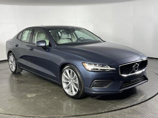 2020 Volvo S60 T6 Momentum