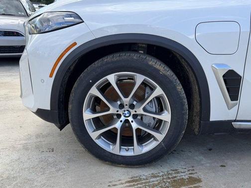 Mineral White Metallic 2026 BMW X5 PHEV xDrive50e