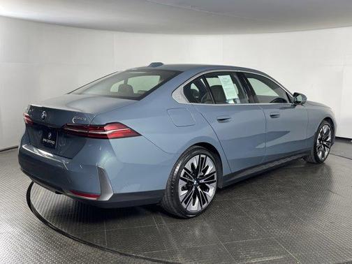 2025 BMW 540 i xDrive