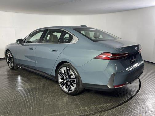 2025 BMW 540 i xDrive