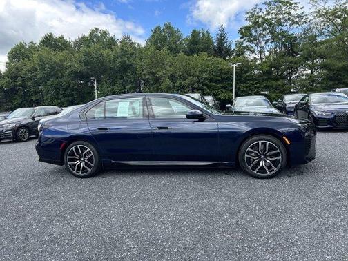 2024 BMW 750e xDrive
