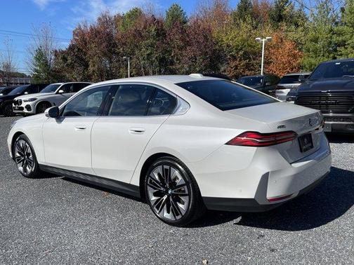 2025 BMW 540 i xDrive