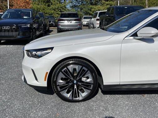 2025 BMW 540 i xDrive