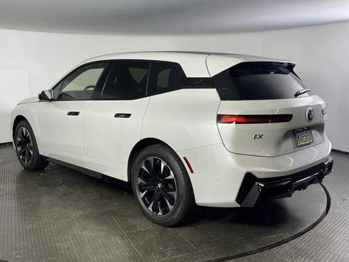 2026 BMW iX xDrive60