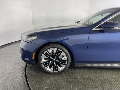 2025 BMW 540 i xDrive