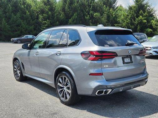 2024 BMW X5 M60i