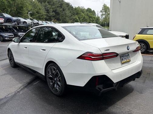 Alpine White 2026 BMW 530 i xDrive