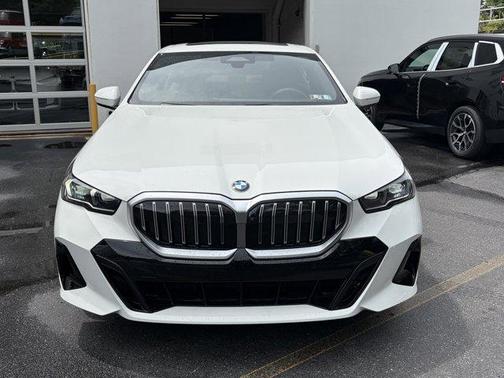 Alpine White 2026 BMW 530 i xDrive