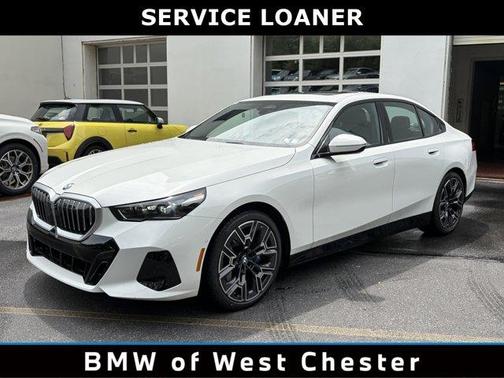 Alpine White 2026 BMW 530 i xDrive