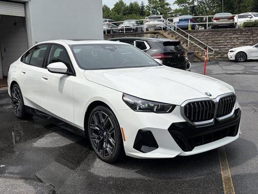 Alpine White 2026 BMW 530 i xDrive