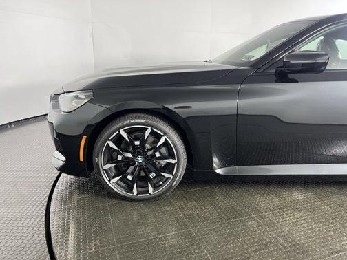 2025 BMW 230 i xDrive