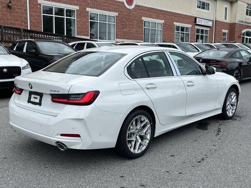 2025 BMW 330 i xDrive