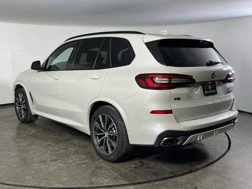 2023 BMW X5 M50i