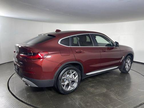 2025 BMW X4 xDrive30i