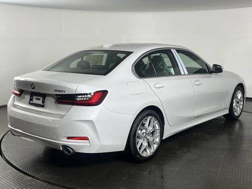 Mineral White Metallic 2025 BMW 330 i xDrive