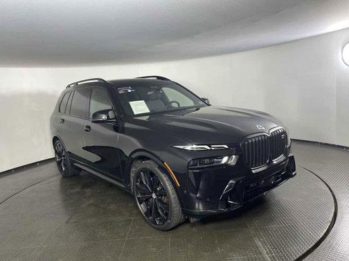 2023 BMW X7 M60i