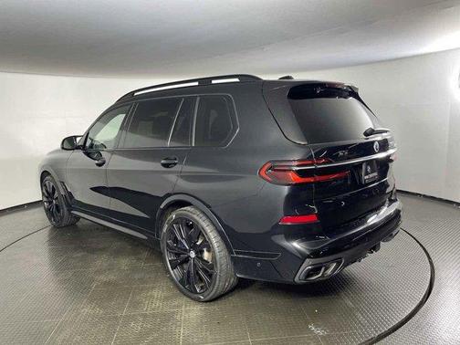 2023 BMW X7 M60i