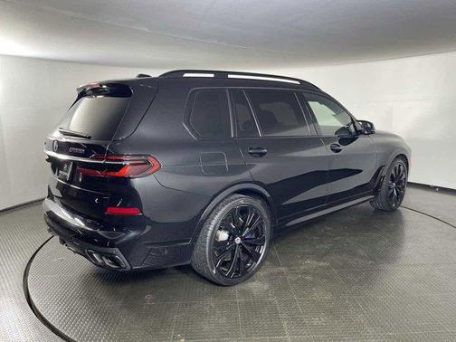2023 BMW X7 M60i
