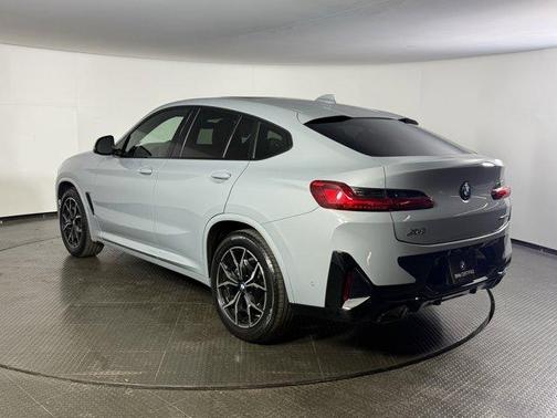 2023 BMW X4 xDrive30i