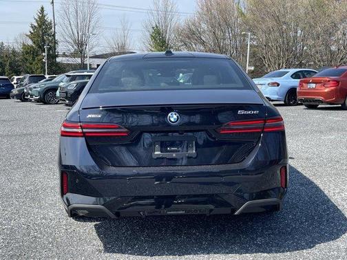 Carbon Black Metallic 2026 BMW 550e xDrive