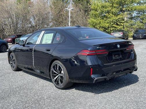 Carbon Black Metallic 2026 BMW 550e xDrive