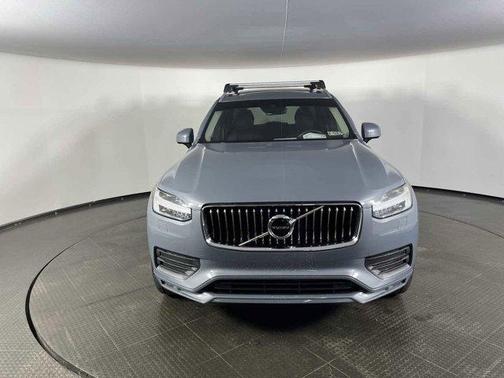 2022 Volvo XC90 T6 Momentum 7 Passenger