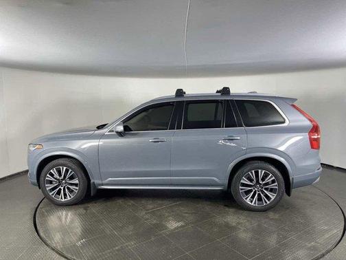 2022 Volvo XC90 T6 Momentum 7 Passenger