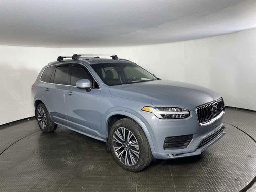 2022 Volvo XC90 T6 Momentum 7 Passenger