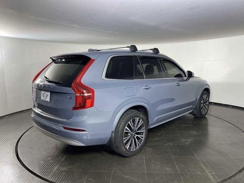 2022 Volvo XC90 T6 Momentum 7 Passenger