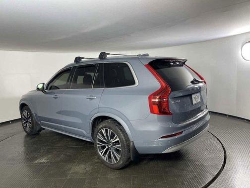 2022 Volvo XC90 T6 Momentum 7 Passenger