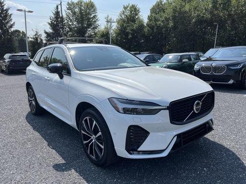 2023 Volvo XC60 B5 Plus Dark Theme