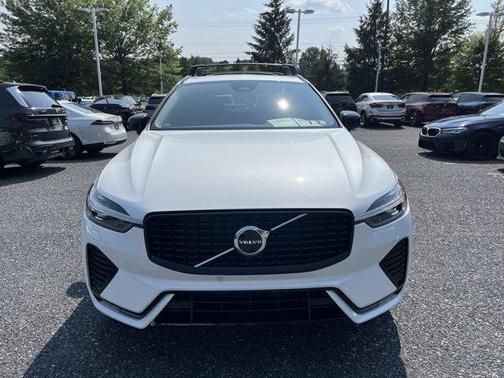 2023 Volvo XC60 B5 Plus Dark Theme