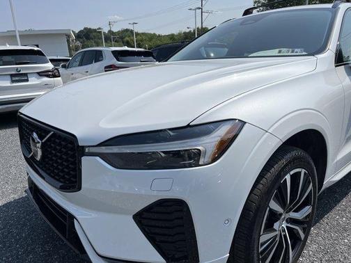 2023 Volvo XC60 B5 Plus Dark Theme