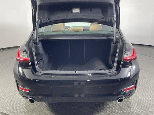 2022 BMW 330 i xDrive