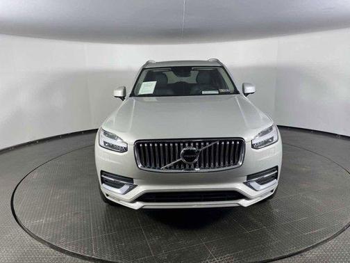 2022 Volvo XC90 T6 Inscription 7 Passenger