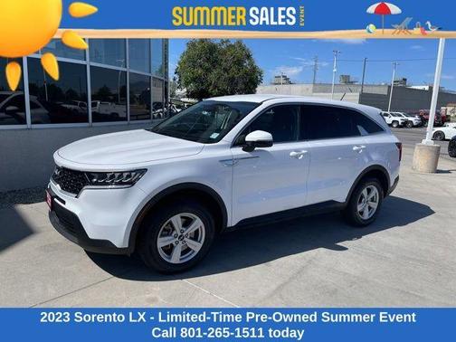Glacial White Pearl 2023 Kia Sorento LX