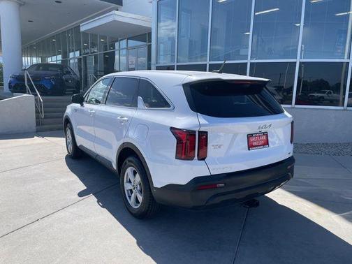 Glacial White Pearl 2023 Kia Sorento LX
