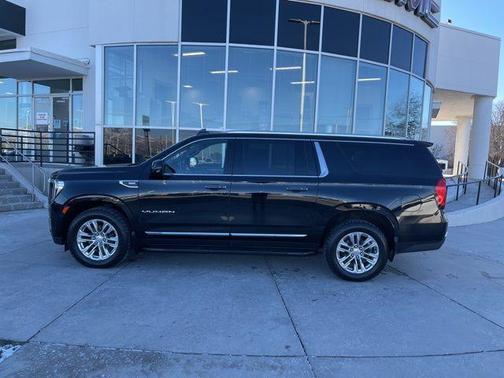 2022 GMC Yukon XL SLT