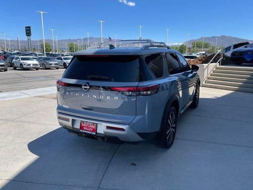 Boulder Gray Pe 2024 Nissan Pathfinder Platinum