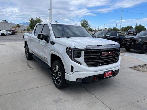 Summit White 2022 GMC Sierra 1500 AT4