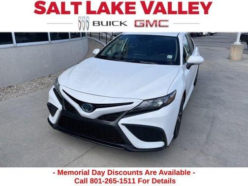 2022 Toyota Camry Hybrid SE