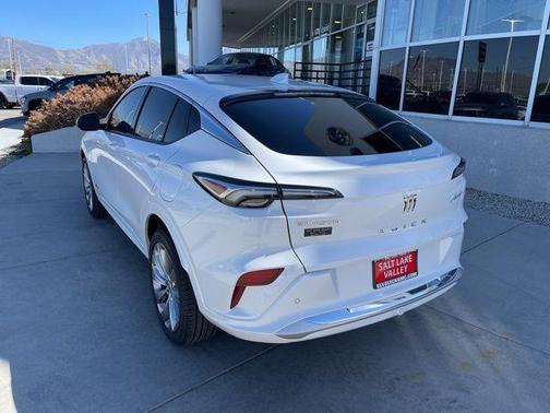 White Frost Tri-Coat 2024 Buick Envista Avenir