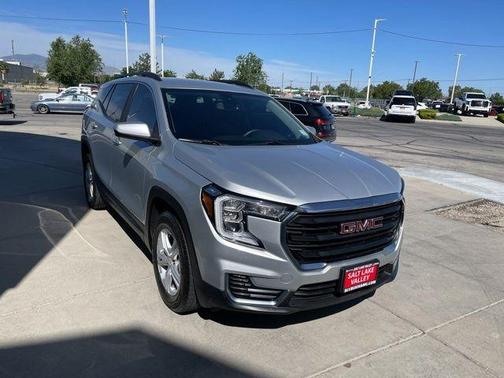 Quicksilver Metallic 2022 GMC Terrain SLE