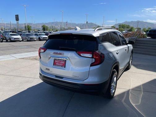 Quicksilver Metallic 2022 GMC Terrain SLE
