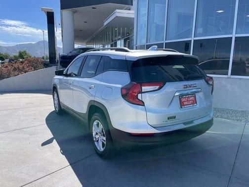 Quicksilver Metallic 2022 GMC Terrain SLE