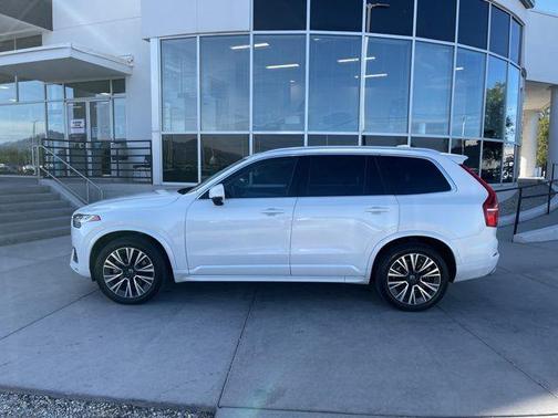 Crystal White 2021 Volvo XC90 T5 Momentum 7 Passenger