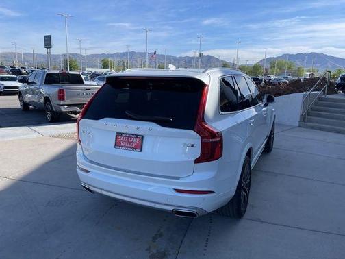 Crystal White 2021 Volvo XC90 T5 Momentum 7 Passenger