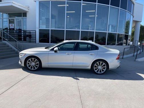2019 Volvo S60 T5 Momentum
