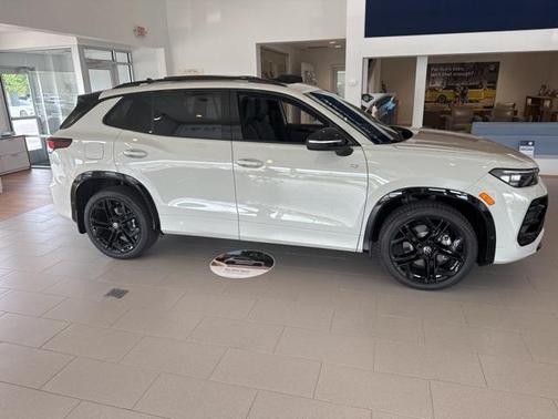 2025 Volkswagen Tiguan 2.0T SE R-Line Black