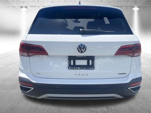 Pure White 2024 Volkswagen Taos 1.5T SE